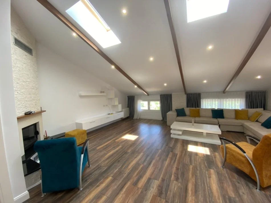 Tirane, jepet me qera apartament+verande | Penthouse 3+1+Aneks+Ballkon Kati 3, 200 m² 1.500 € (Secret Garden, Prane TEG)