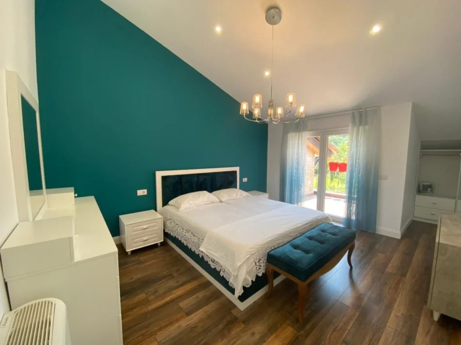 Tirane, jepet me qera apartament+verande | Penthouse 3+1+Aneks+Ballkon Kati 3, 200 m² 1.500 € (Secret Garden, Prane TEG)