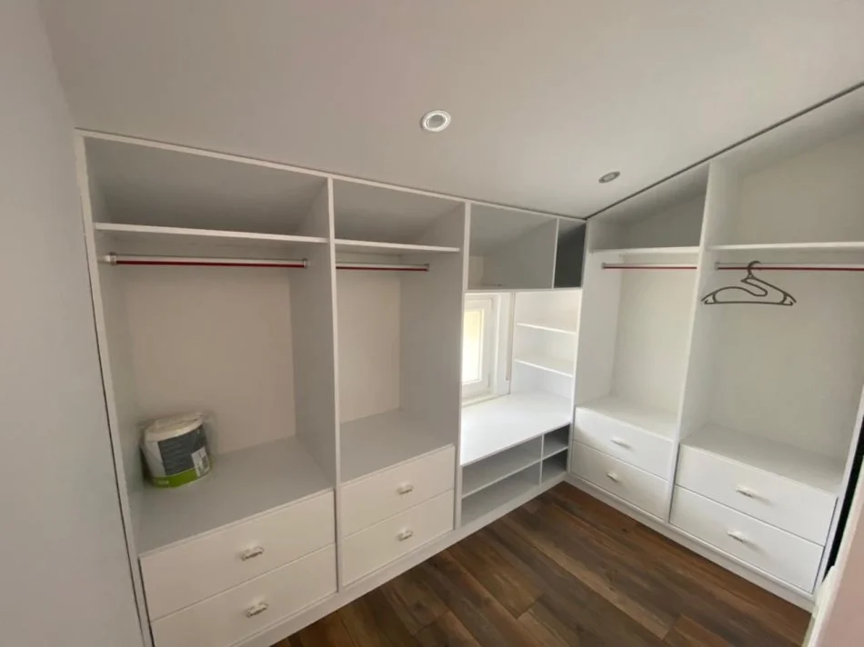 Tirane, jepet me qera apartament+verande | Penthouse 3+1+Aneks+Ballkon Kati 3, 200 m² 1.500 € (Secret Garden, Prane TEG)