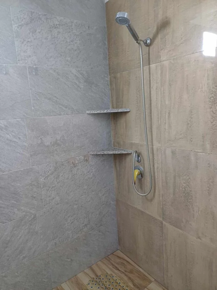 Durres, jepet me qera shtepi 1+1 Kati 0, 70 m² (Kenete)