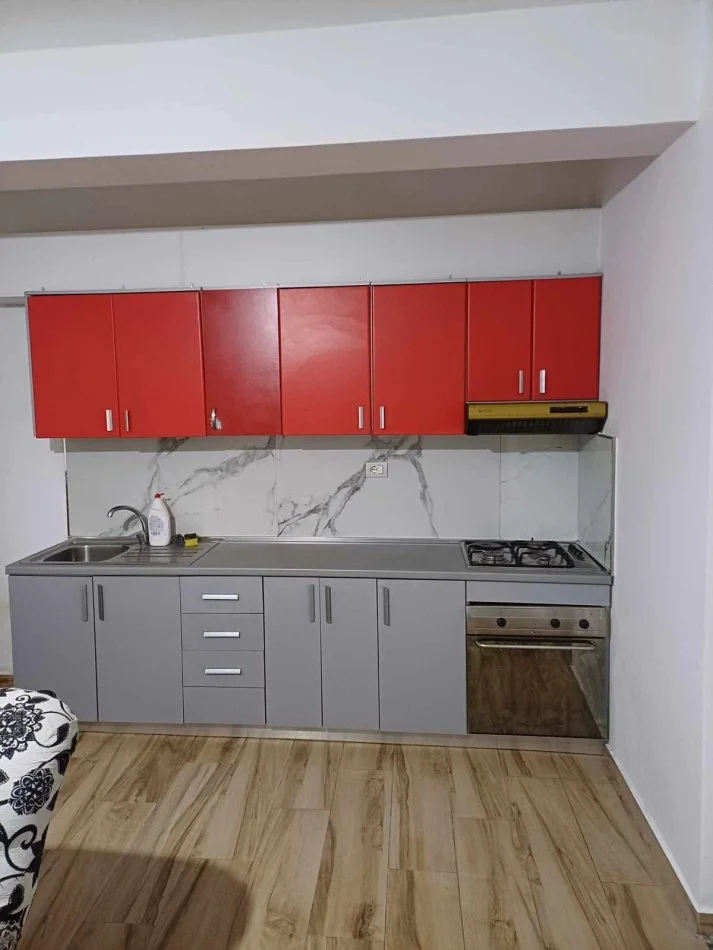 Durres, jepet me qera shtepi 1+1 Kati 0, 70 m² (Kenete)