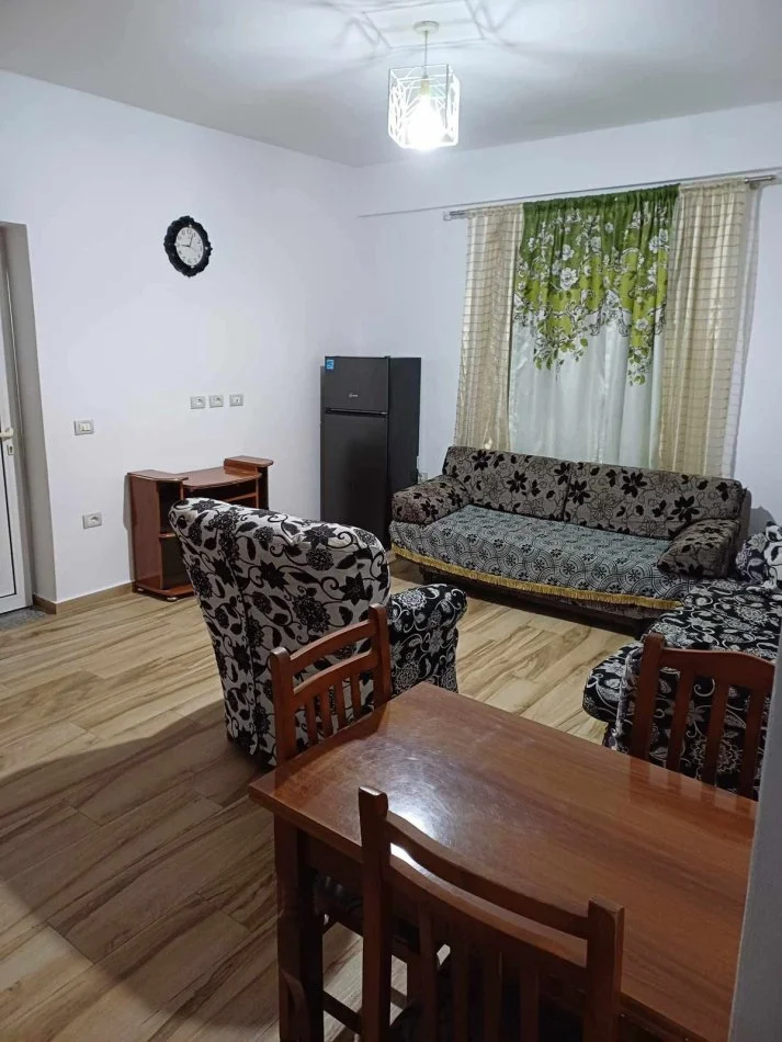 Durres, jepet me qera shtepi 1+1 Kati 0, 70 m² (Kenete)