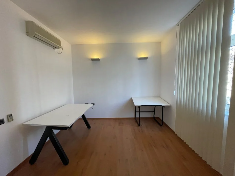 Tirane, jepet me qera zyre Kati 4, 65 m² 500 € (Myslym Shyri)