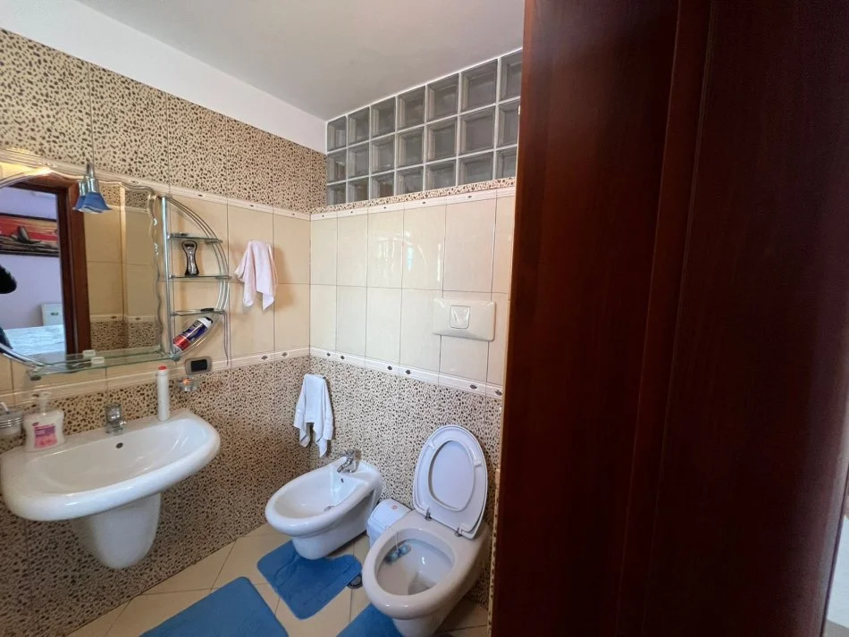 Durres, shitet apartament 3+1+Aneks+Ballkon Kati 5, 160 m² 140.000 € (Fusha e Reres)