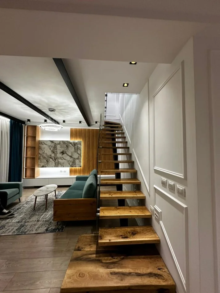 Tirane, shes apartament duplex 2+1 Kati 2, 121 m² 236.000 € (Rruga Stavri Themeli)