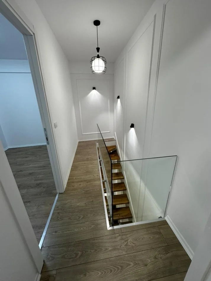 Tirane, shes apartament duplex 2+1 Kati 2, 121 m² 236.000 € (Rruga Stavri Themeli)