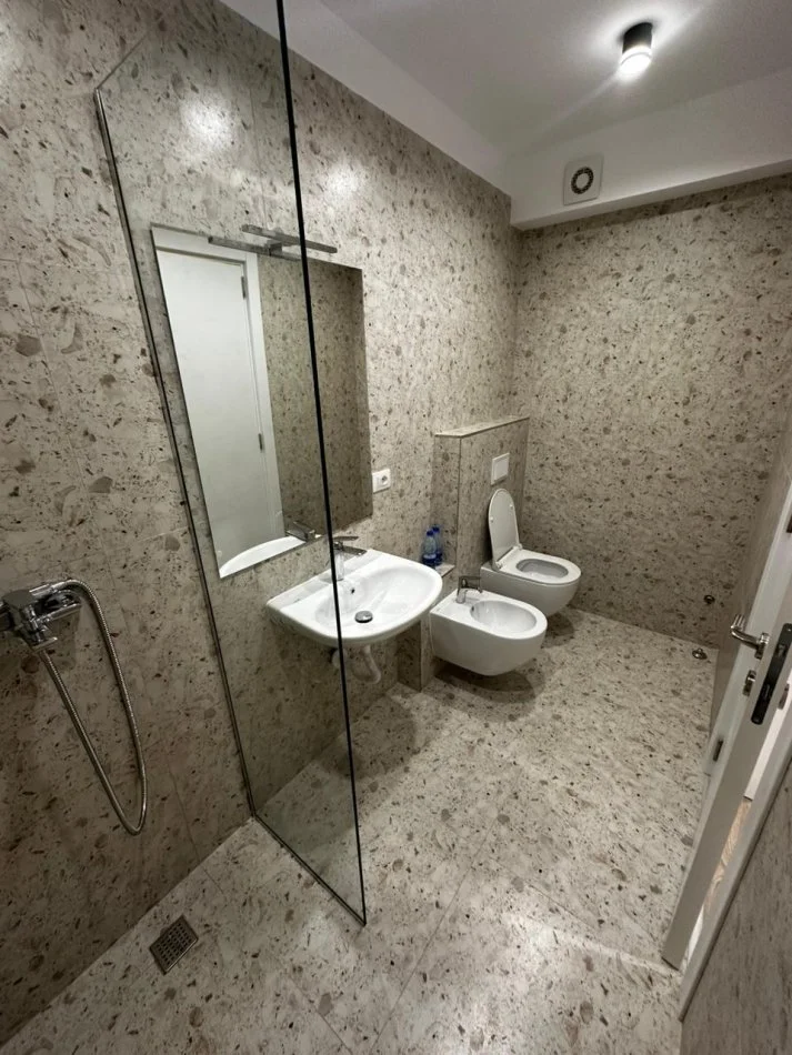 Tirane, shes apartament duplex 2+1 Kati 2, 121 m² 236.000 € (Rruga Stavri Themeli)