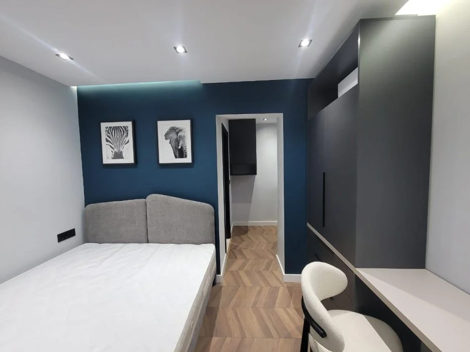 Tirane, shitet apartament 1+1 Kati 1, 90 m² (21 dhjetori,Rruga Kavajes)