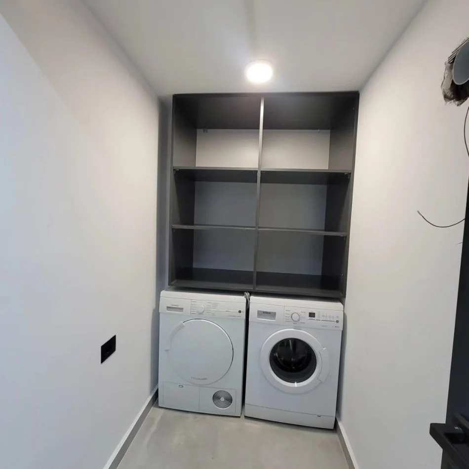 Tirane, shitet apartament 1+1 Kati 1, 90 m² (21 dhjetori,Rruga Kavajes)