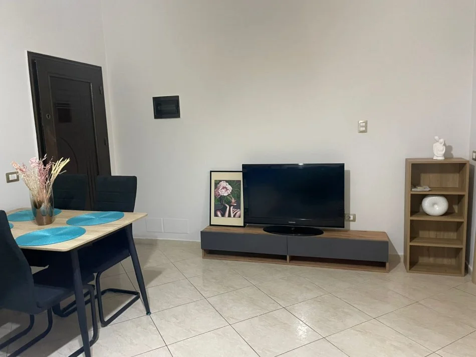 Tirane, Apartament 1+1 me qira tek Rezidenca Amerikane 400 Euro