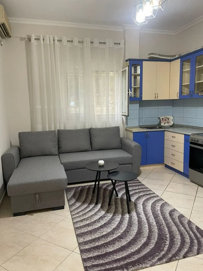 Tirane, Apartament 1+1 me qira tek Rezidenca Amerikane 400 Euro