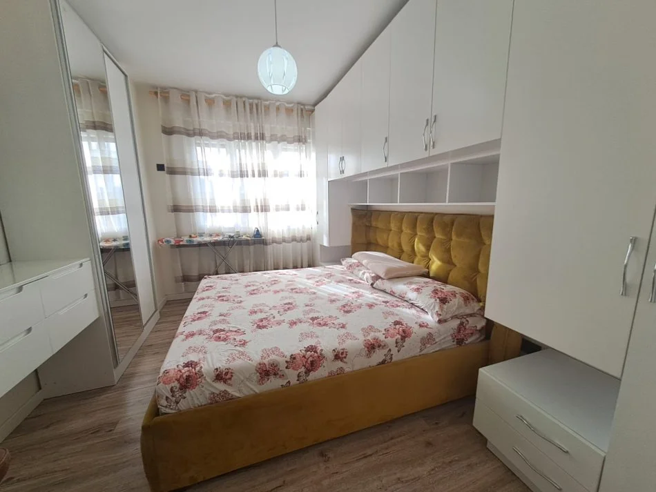Tirane, jepet me qera apartament 1+1 , 67 m² 450 € (Astir)
