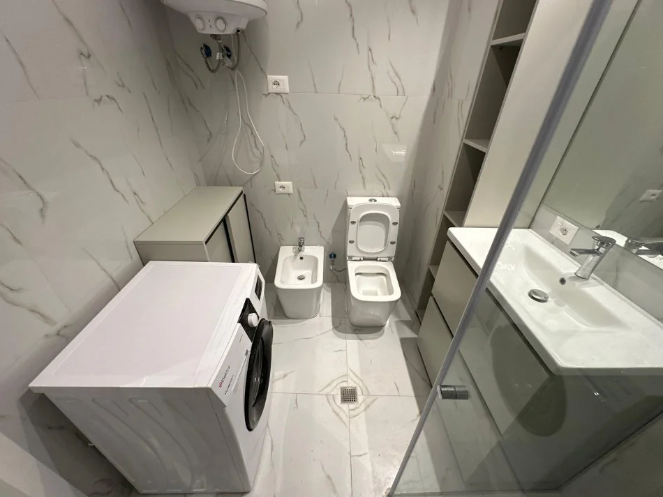 Tirane, jepet me qera apartament 2+1 Kati 5, 84 m² 600 € (Laprake)