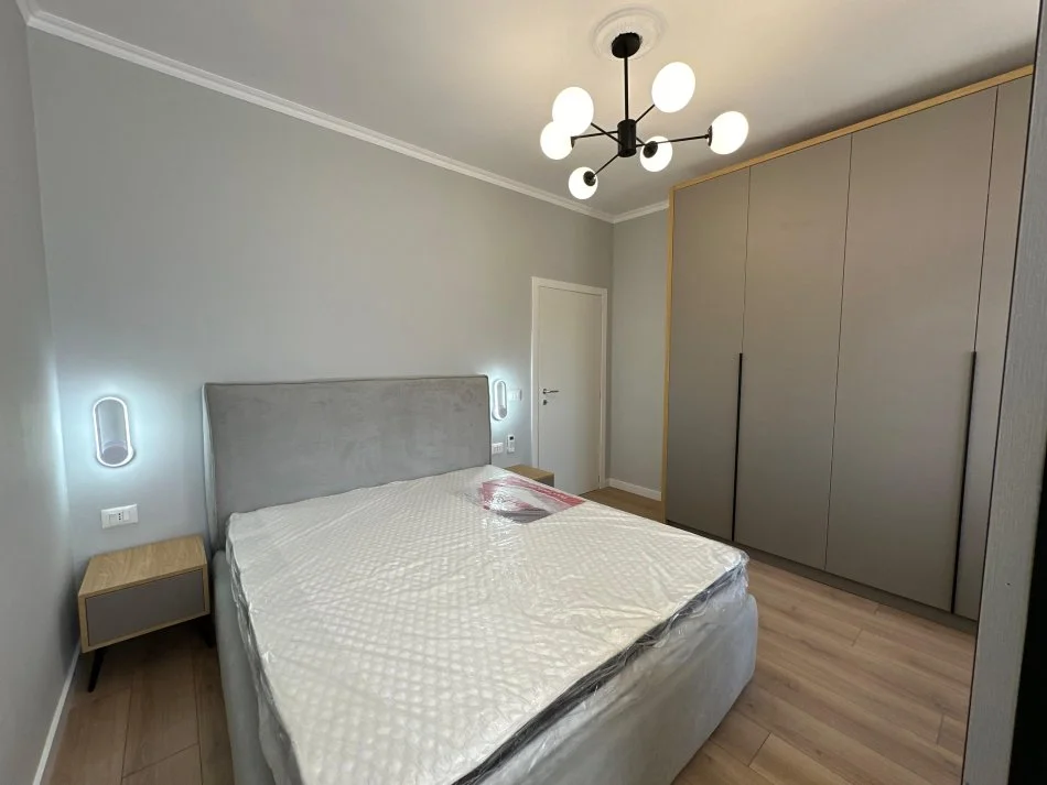 Tirane, jepet me qera apartament 2+1 Kati 5, 84 m² 600 € (Laprake)