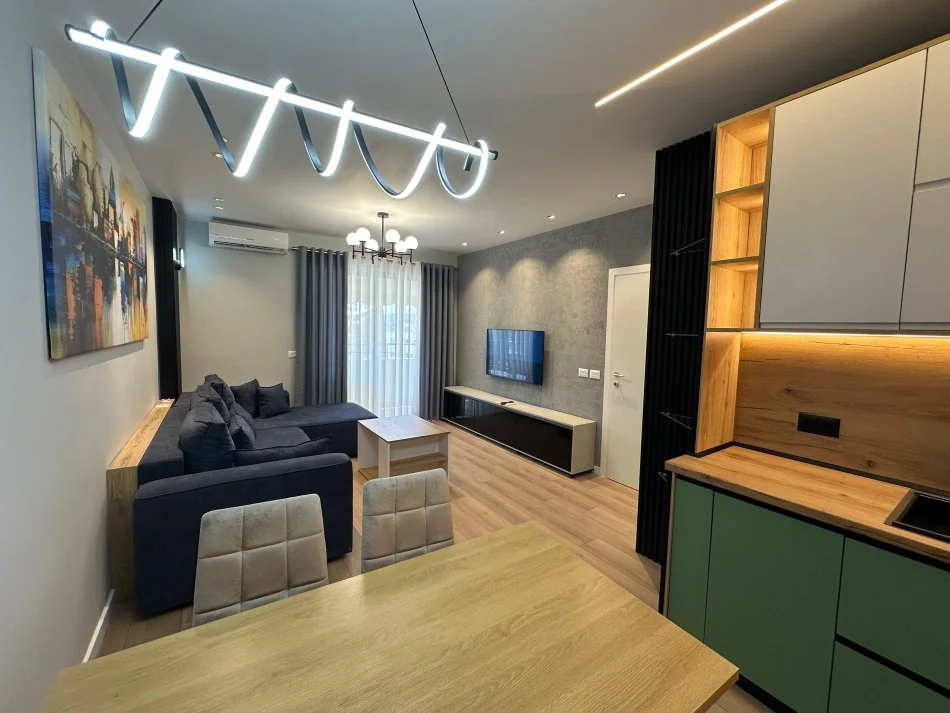 Tirane, jepet me qera apartament 2+1 Kati 5, 84 m² 600 € (Laprake)