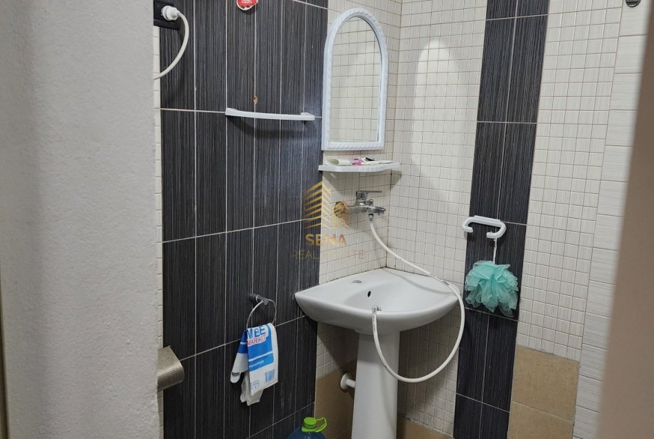 Tirane, jepet me qera garsonier 1+1+Ballkon Kati 5, 90 m² 280 € (Rruga Shkelqim Fusha)