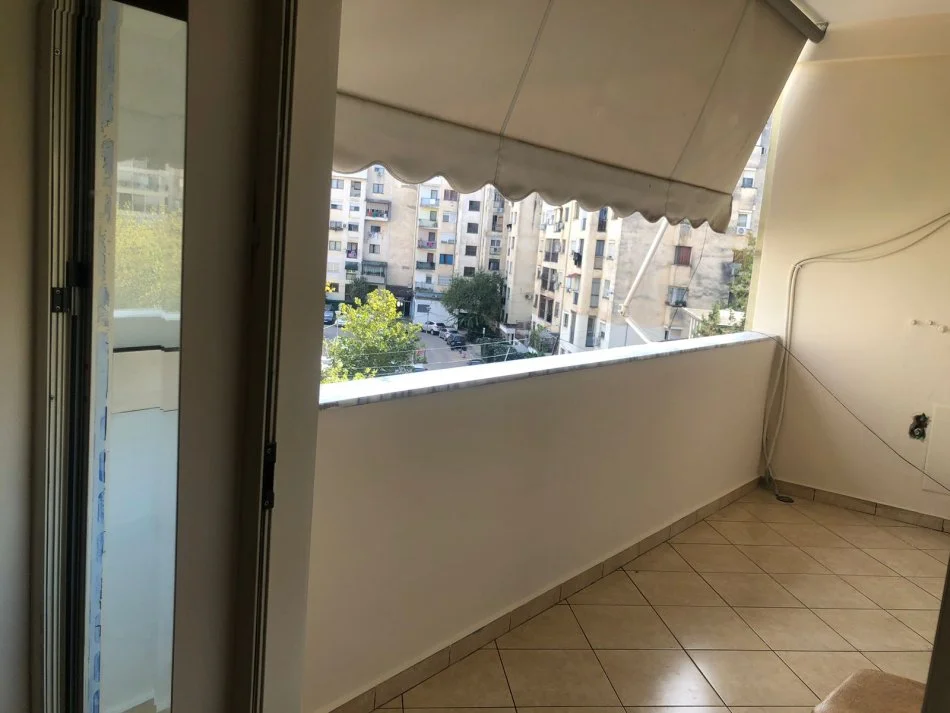 Tirane, jepet me qera apartament 2+1 Kati 3, 100 m² 600 € (Don Bosko)