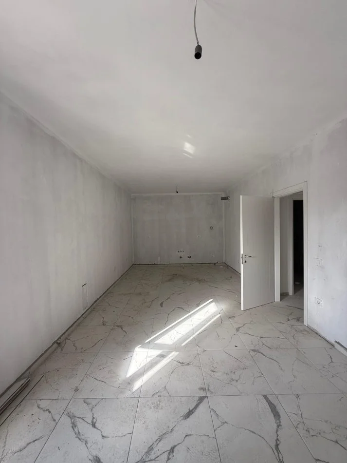 Tirane, shitet 2+1 , 107 m² 165.000 € (astir)