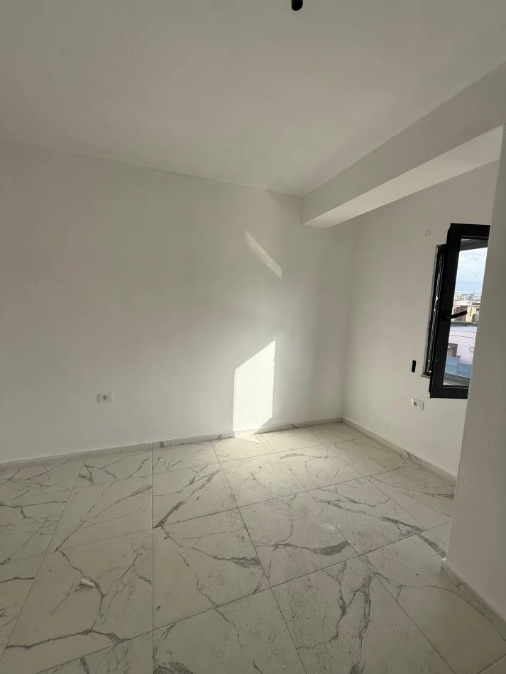 Tirane, shitet 2+1 , 107 m² 165.000 € (astir)