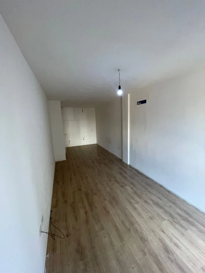 Tirane, jap me qera apartament 2+1 Kati 2, 65 m² 350 € (Fusha Aviacionit)