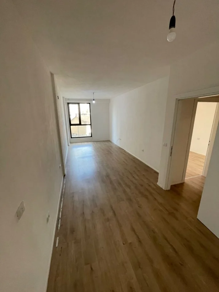 Tirane, jap me qera apartament 2+1 Kati 2, 65 m² 350 € (Fusha Aviacionit)