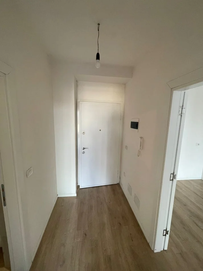 Tirane, jap me qera apartament 2+1 Kati 2, 65 m² 350 € (Fusha Aviacionit)