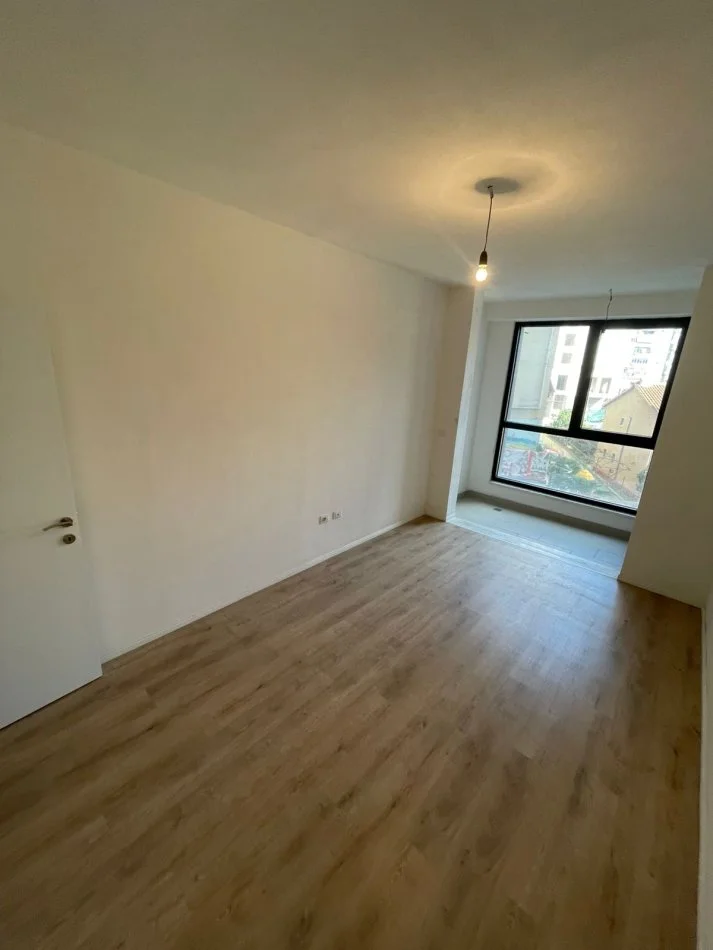 Tirane, jap me qera apartament 2+1 Kati 2, 65 m² 350 € (Fusha Aviacionit)