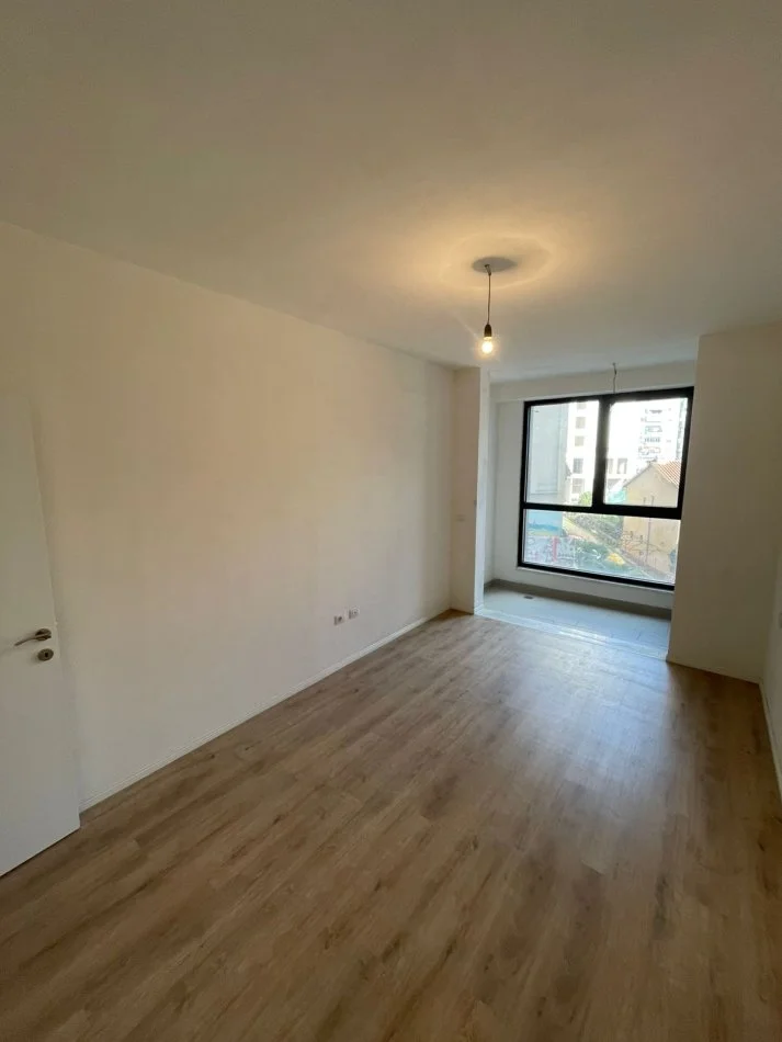 Tirane, jap me qera apartament 2+1 Kati 2, 65 m² 350 € (Fusha Aviacionit)