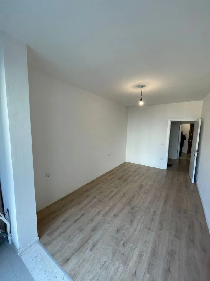Tirane, jap me qera apartament 2+1 Kati 2, 65 m² 350 € (Fusha Aviacionit)