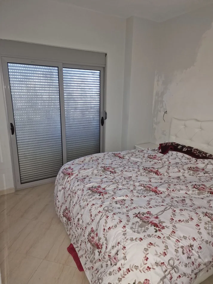 Durres, jepet me qera apartament 3+1+Aneks+Ballkon Kati 7, 100 m² 400 € (Stacioni i Trenit)
