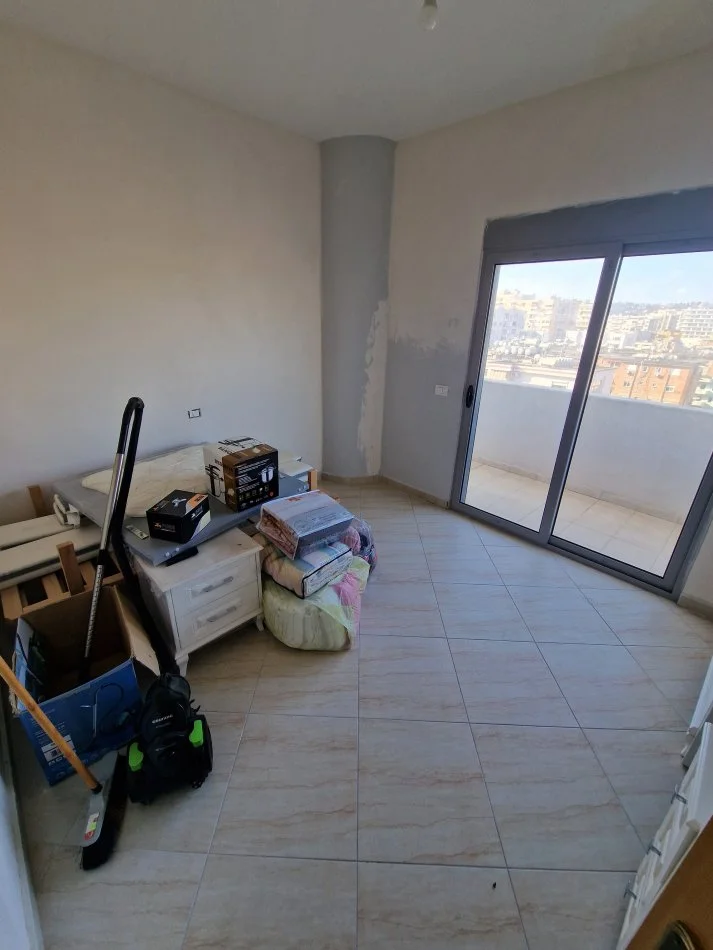 Durres, jepet me qera apartament 3+1+Aneks+Ballkon Kati 7, 100 m² 400 € (Stacioni i Trenit)