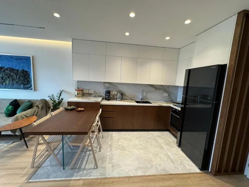 Tirane, jepet me qera apartament 1+1+Ballkon Kati 8, 80 m² 1000 €