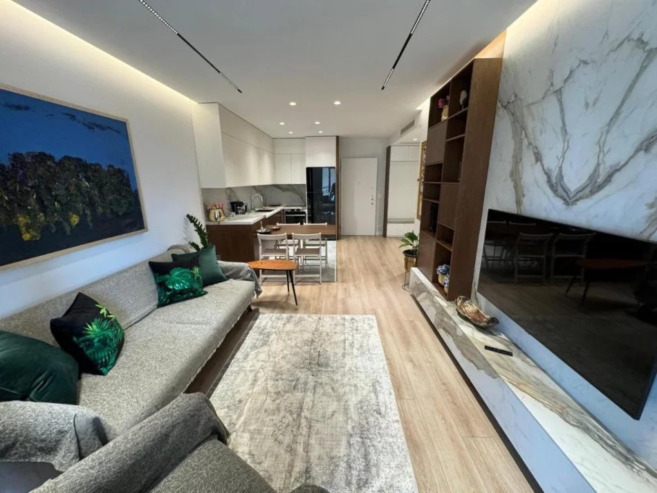 Tirane, jepet me qera apartament 1+1+Ballkon Kati 8, 80 m² 1000 €