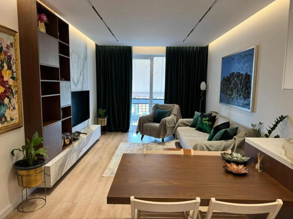 Tirane, jepet me qera apartament 1+1+Ballkon Kati 8, 80 m² 1000 €