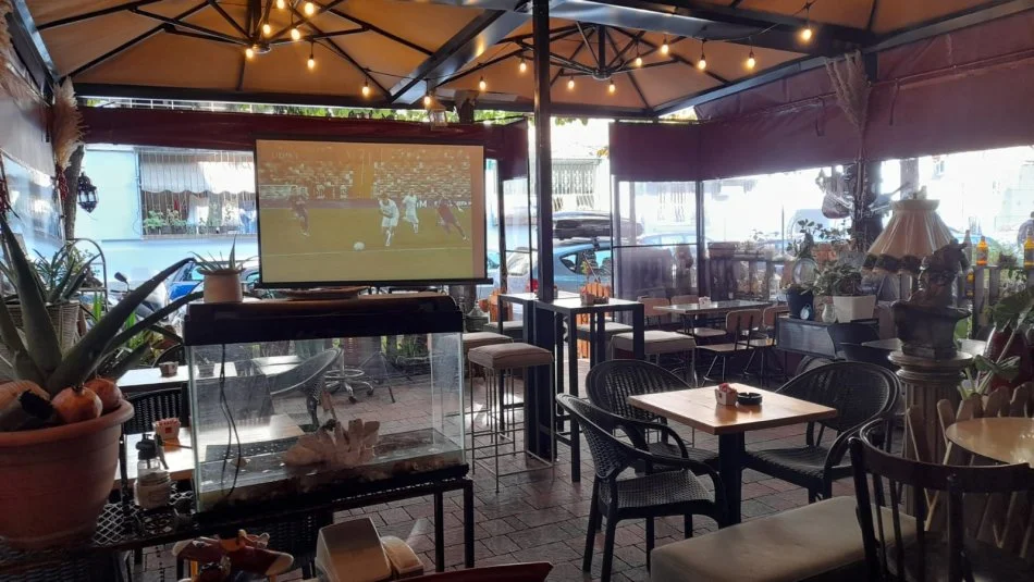 Tirane, jepet me qera lokal Kati 0, 90 m² 1.500 € 