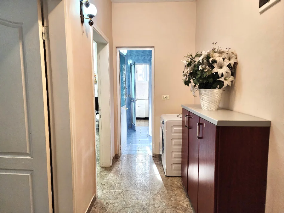 Me Qera: 1+1+Kuzh. me Vete (Qender - Plazza, pas Muzeut) K4, me Ashensor - i Mobiluar, 2 Kondicioner | 600 Euro/Muaj