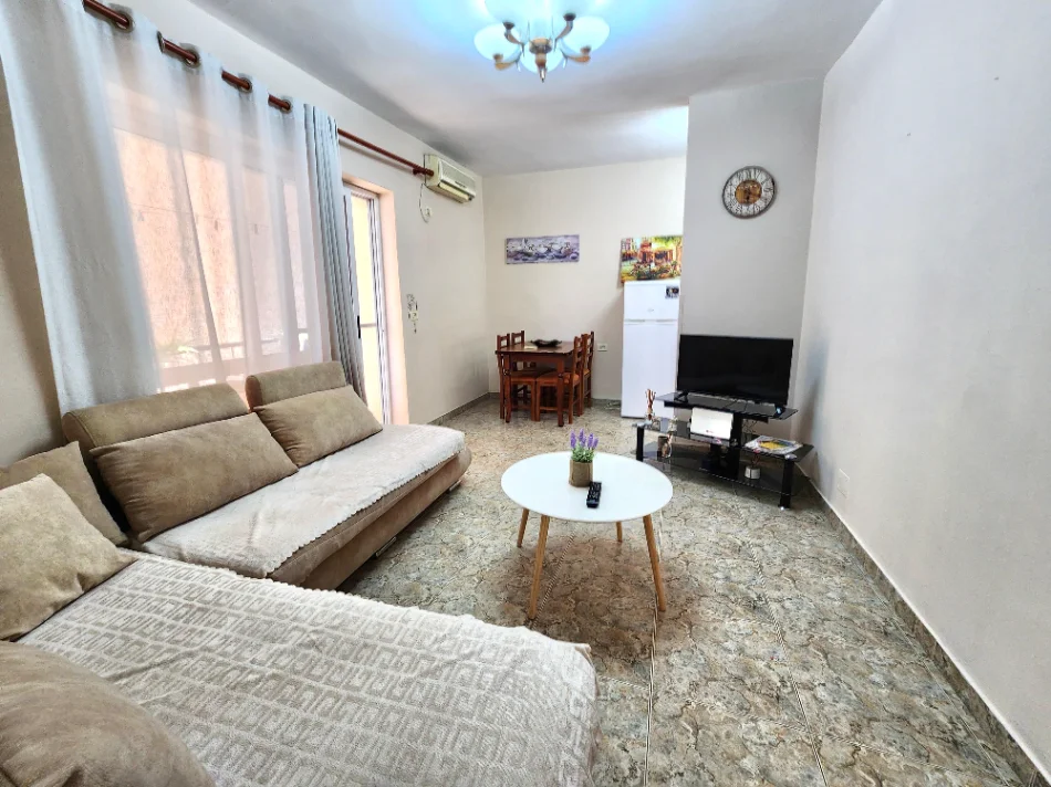 Me Qera: 1+1+Kuzh. me Vete (Qender - Plazza, pas Muzeut) K4, me Ashensor - i Mobiluar, 2 Kondicioner | 600 Euro/Muaj