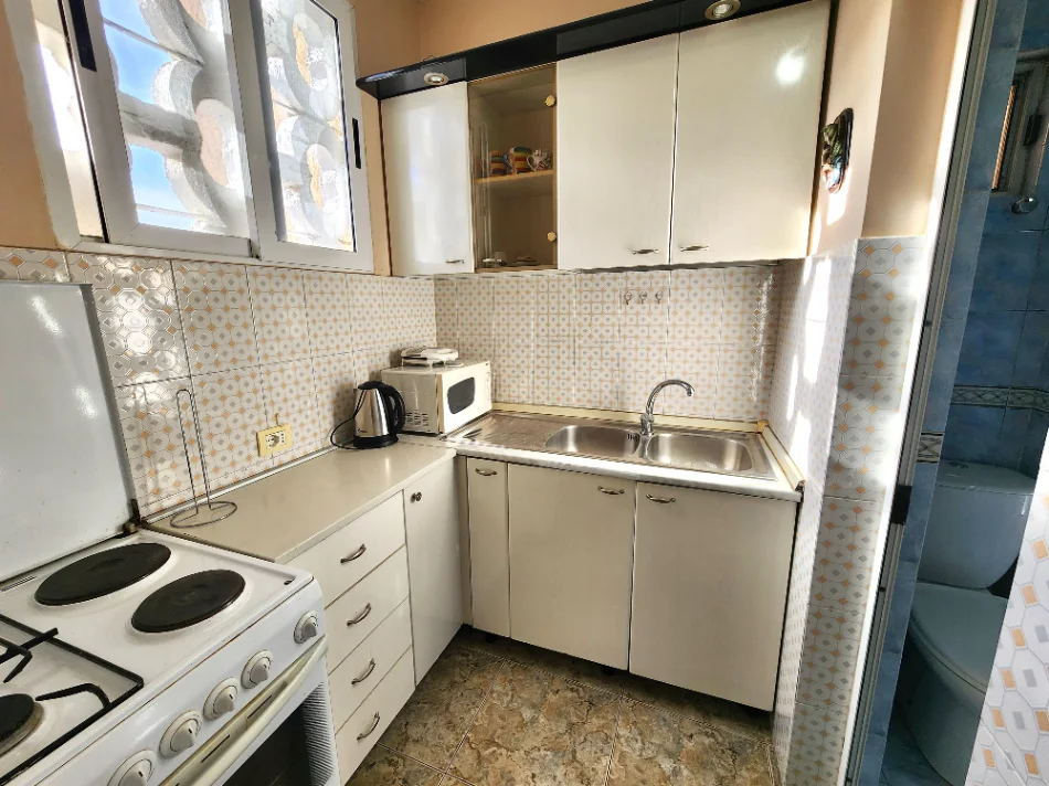 Me Qera: 1+1+Kuzh. me Vete (Qender - Plazza, pas Muzeut) K4, me Ashensor - i Mobiluar, 2 Kondicioner | 600 Euro/Muaj