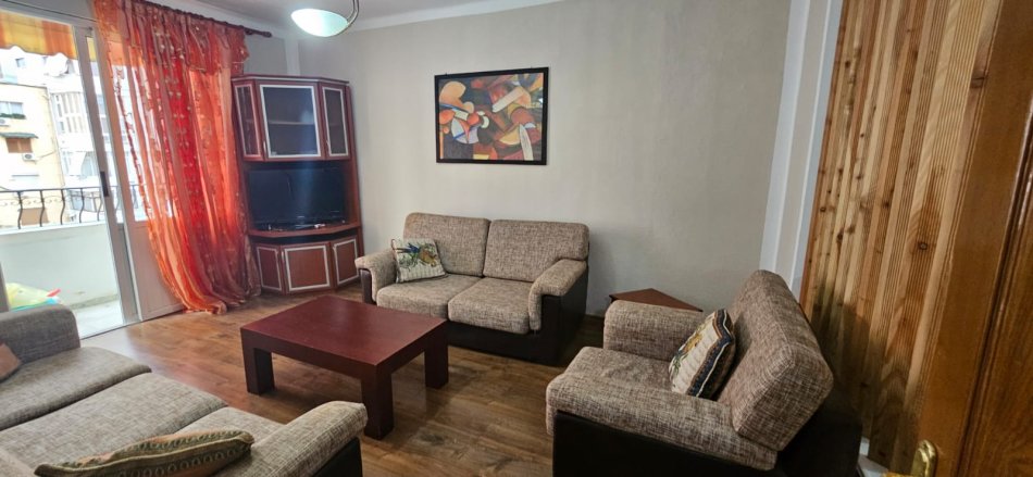 Tirane, jepet me qera apartament 1+1 , 65 m² 500 € (Bllok Tirane)
