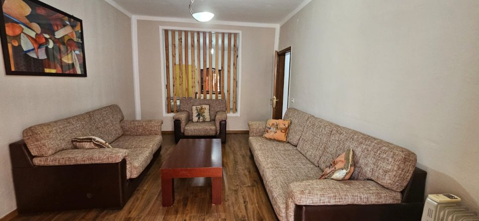 Tirane, jepet me qera apartament 1+1 , 65 m² 500 € (Bllok Tirane)