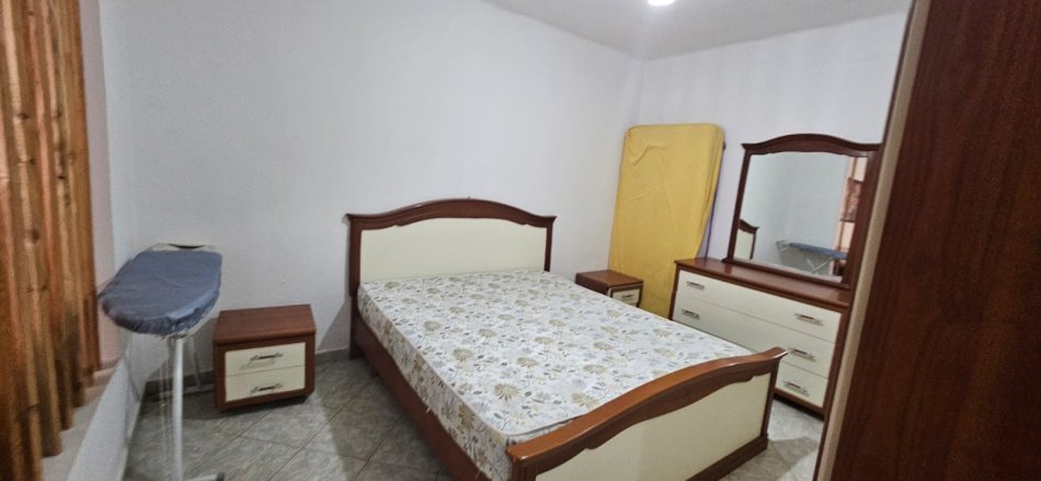 Tirane, jepet me qera apartament 1+1 , 65 m² 500 € (Bllok Tirane)