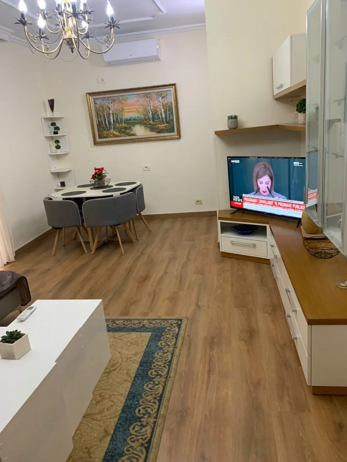 Tirane, jepet me qera apartament 2+1 Kati 4, 88 m² 650 € 