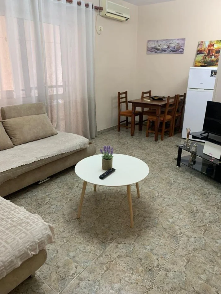 Tirane, jepet me qera apartament 1+1+Ballkon Kati 3, 66 m² 500 € (Pazari i Ri)