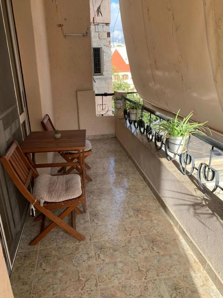 Tirane, jepet me qera apartament 1+1+Ballkon Kati 3, 66 m² 500 € (Pazari i Ri)