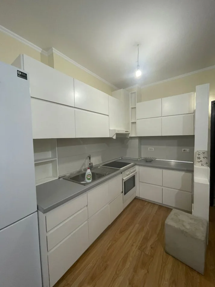 Tirane, jepet me qera apartament 2+1 Kati 3, 70 m² 600 € 