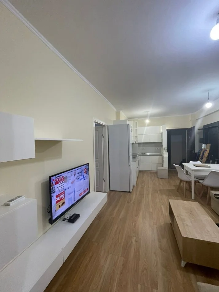 Tirane, jepet me qera apartament 2+1 Kati 3, 70 m² 600 € 