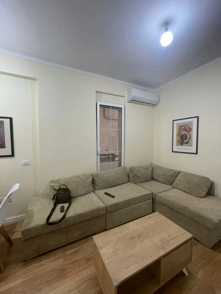 Tirane, jepet me qera apartament 2+1 Kati 3, 70 m² 600 € 