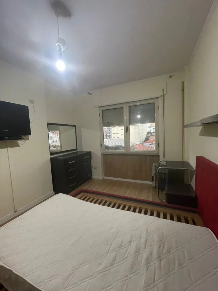 Tirane, jepet me qera apartament 2+1 Kati 3, 70 m² 600 € 