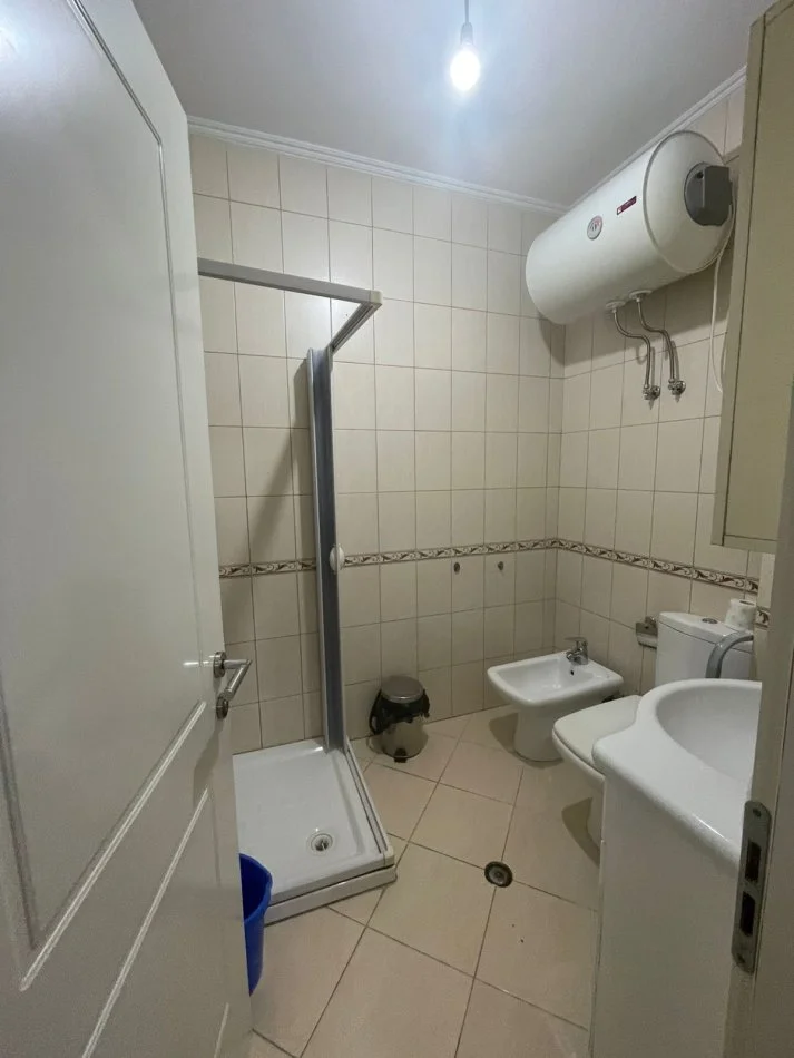 Tirane, jepet me qera apartament 2+1 Kati 3, 70 m² 600 € 