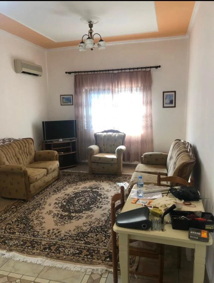 Tirane, jepet me qera apartament 2+1 Kati 2, 100 m² 400 € (Ali Dem)